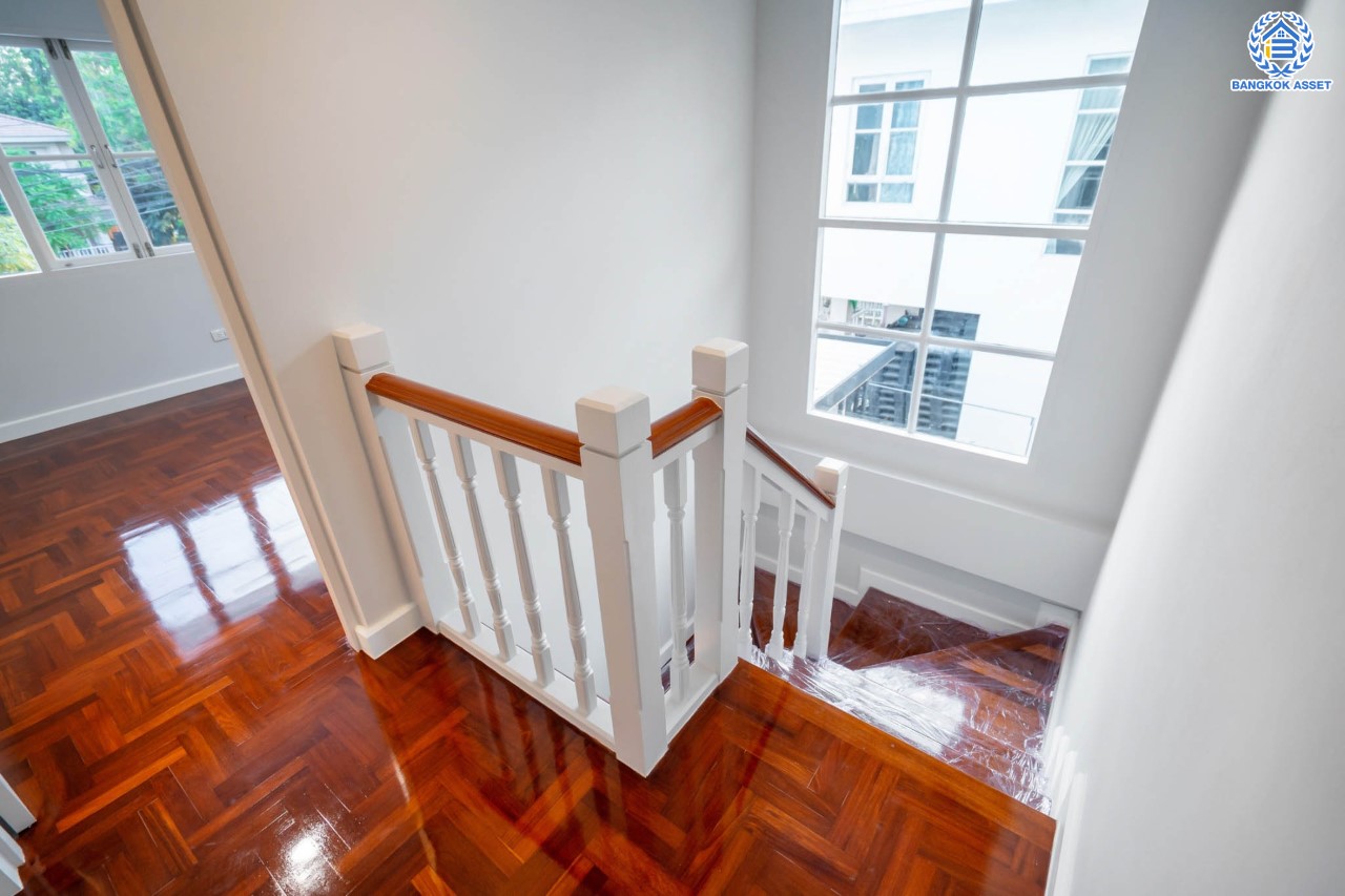 บ้านมือสองตกแต่งใหม่ แบรนด์ LH ม.ชลลดา บางใหญ่-เซ็นทรัลเวสต์เกต หลังใหญ่ เนื้อที่ 62 ตร.ว. โซนต้นโครงการ หน้าบ้านไม่ชนใคร ติดสวนสาธารณะ ฟังก์ชัน 3 ห้องนอน 2 ห้องน้ำ 2 ที่จอดรถ Facilities ครบครัน บนทำเลเดินทางสะดวก เชื่อมต่อถ.กาญจนาภิเษก และเพียง 10 นาทีถึงรถไฟฟ้า "สถานีคลองบางไผ่"